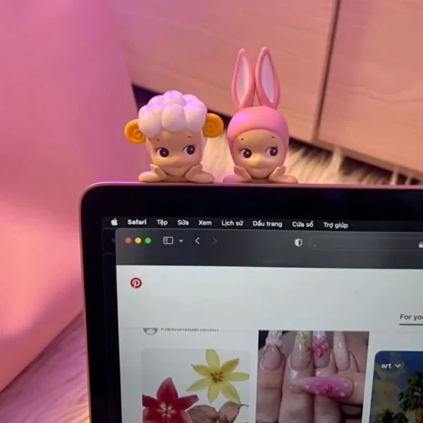 Sonny-angel-animal-hippers-on-laptop