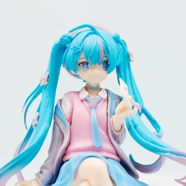 Hatsune-Miku-Figure-closeup